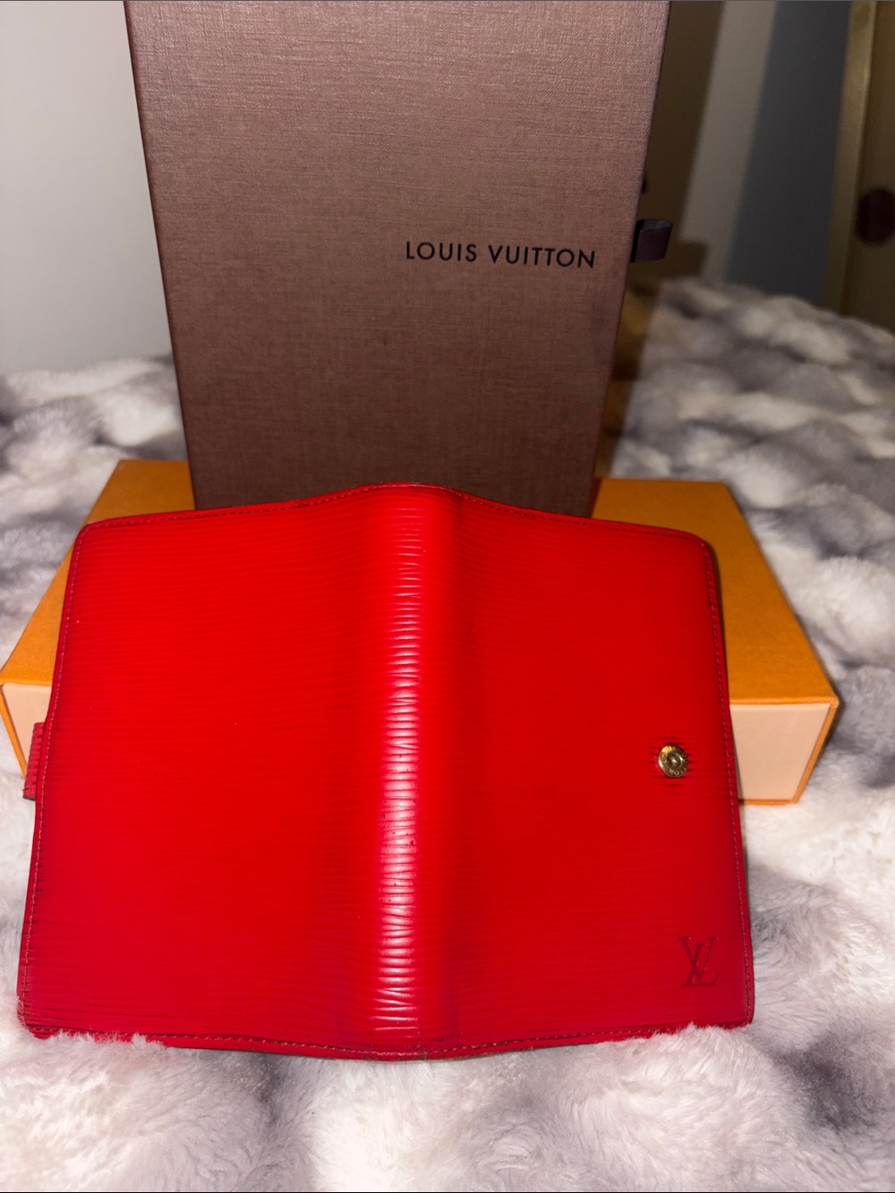 Louis Vuitton Bright Red Epi Leather Agenda Cover with Black Trim - Picture 3 of 4